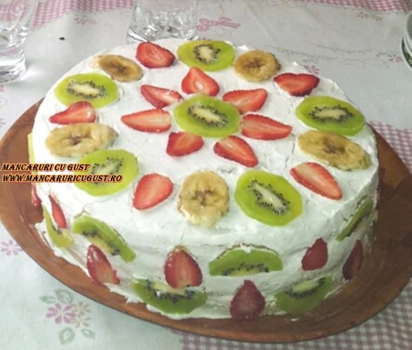 reteta Tort cu fructe si crema de smantana