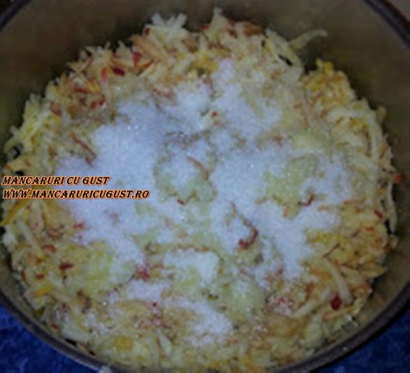 Reteta Placinta cu mere