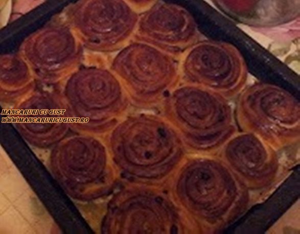 Reteta Melci pufosi cu nuci si stafide