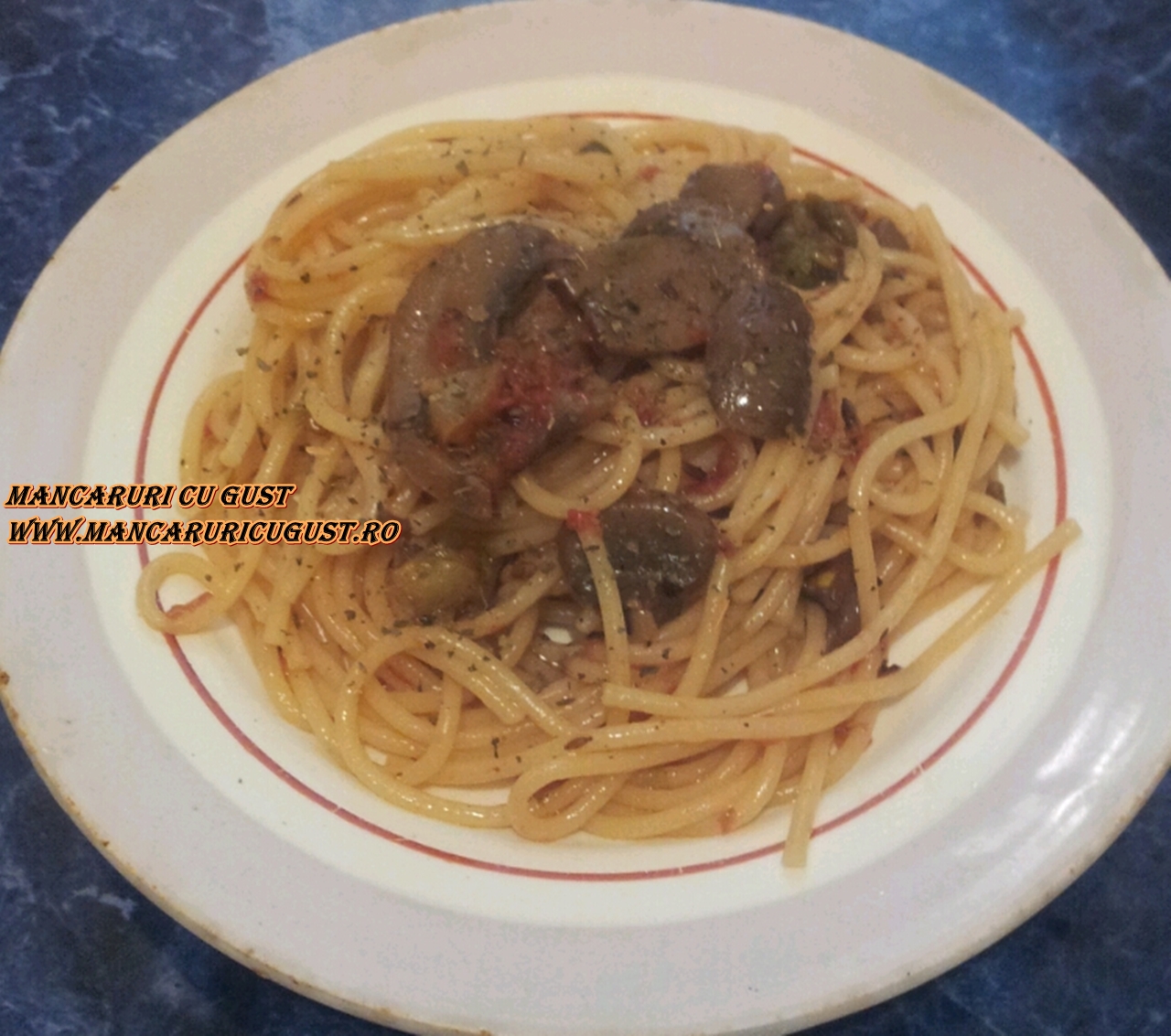Spaghetti cu sos de ciuperci reteta