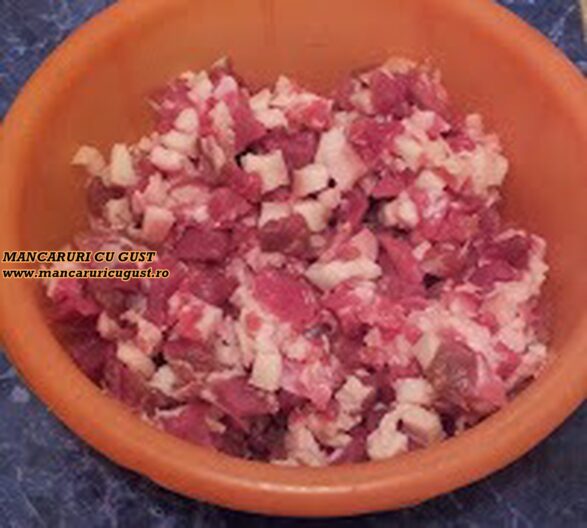 Carne pentru carnati de casa