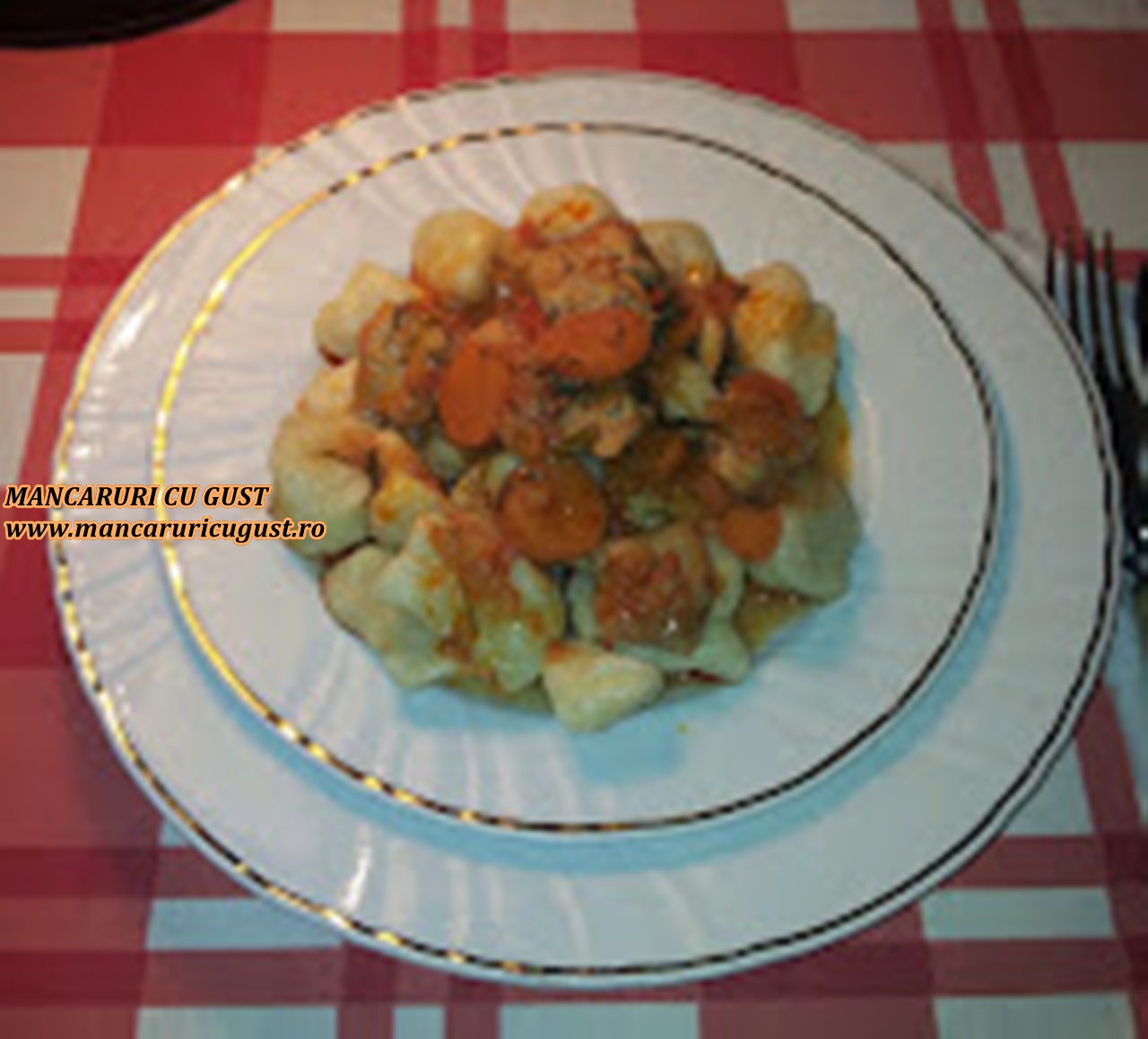 Gnocchi cu sos din carne de pui reteta