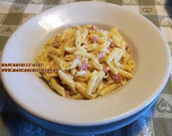 Pasta carbonara cu usturoi si smantana reteta gustoasa
