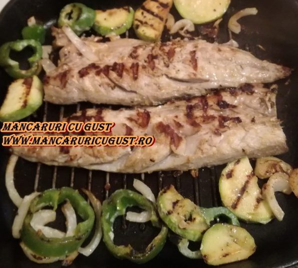 File de macrou la gratar cu legume reteta