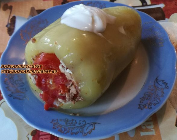 Ardei umpluti cu carne de pui