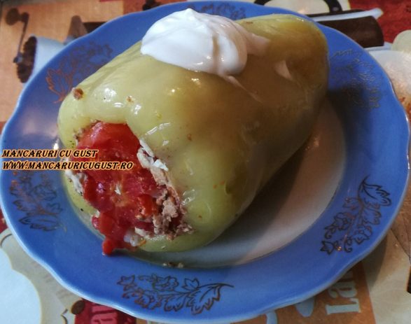 Ardei Umpluti cu Carne de Pui Reteta Mancaruri Cu Gust