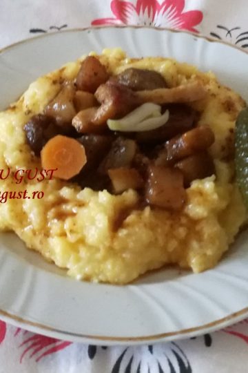 Tochitura de porc cu mamaliga reteta gustoasa