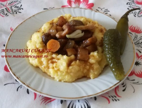 Tochitura de porc cu mamaliga reteta gustoasa