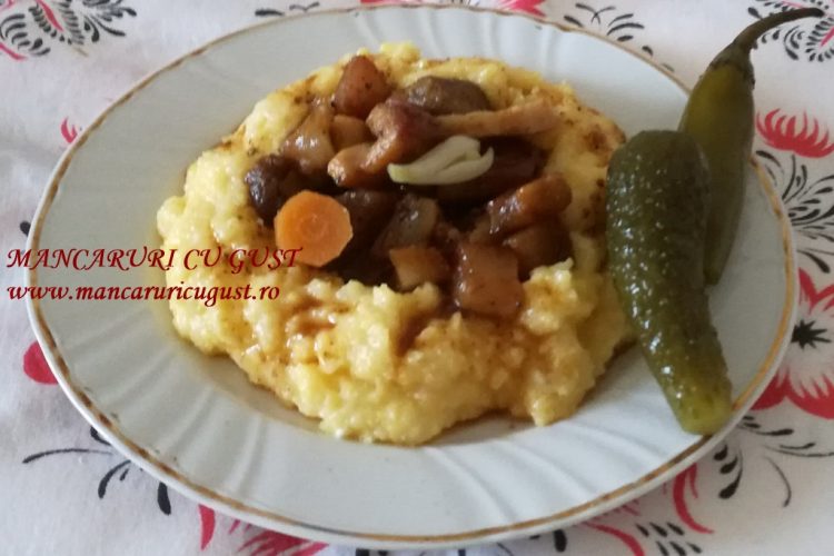 Tochitura de porc cu mamaliga reteta gustoasa