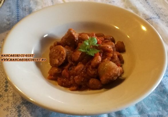 Fasole cu carnati proaspeti reteta mancaruricugust