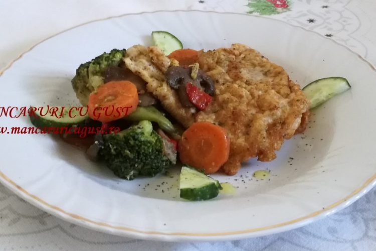 Snitele din piept de pui cu legume