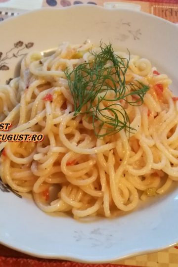 Spaghetti cu sos de rosii macaruricugust