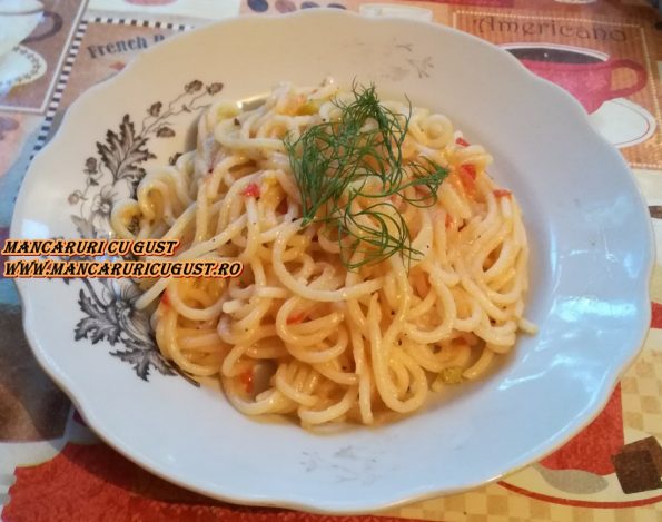 Spaghetti cu sos de rosii macaruricugust