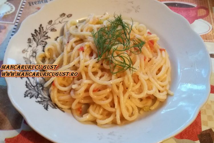 Spaghetti cu sos de rosii macaruricugust