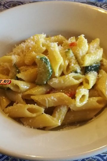 Paste carbonara cu zucchini si fenicul