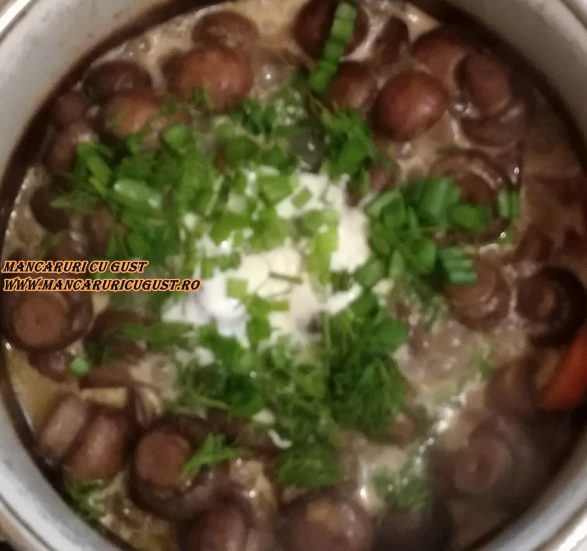 Mancarica de ciuperci cu cartofi noi