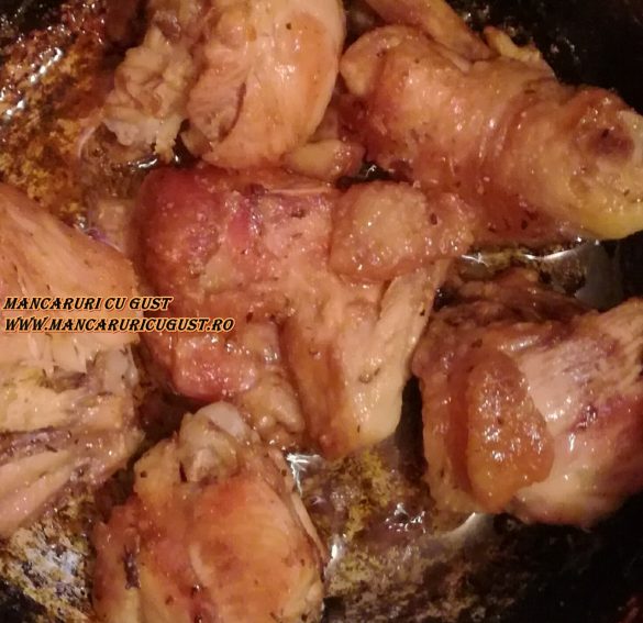 Pui la ceaun cu usturoi si cimbru reteta