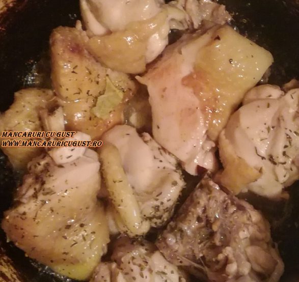 Pui la ceaun cu usturoi reteta