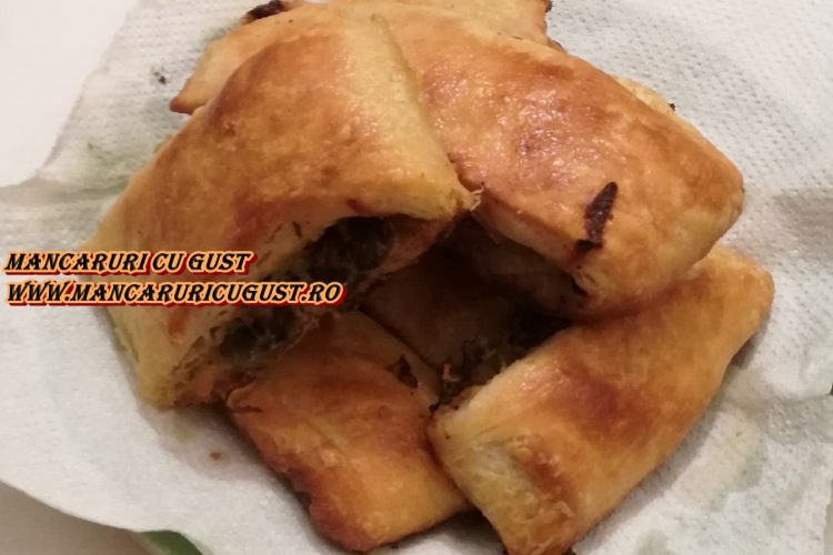 Pateuri cu ciuperci din aluat foitaj