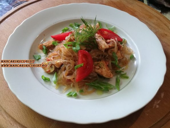 Funchoza cu pui si ciuperci reteta