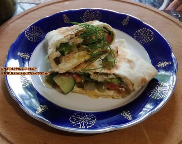 Shaorma de pui cu ou prajit