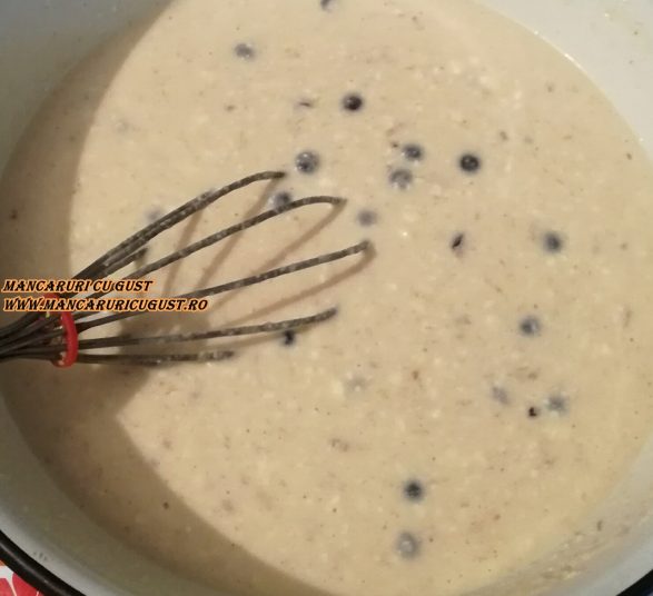 Prajitura pufoasa cu coacaze