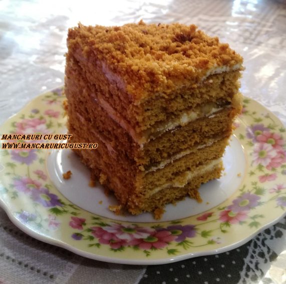 Reteta Tort Medovik cu banane