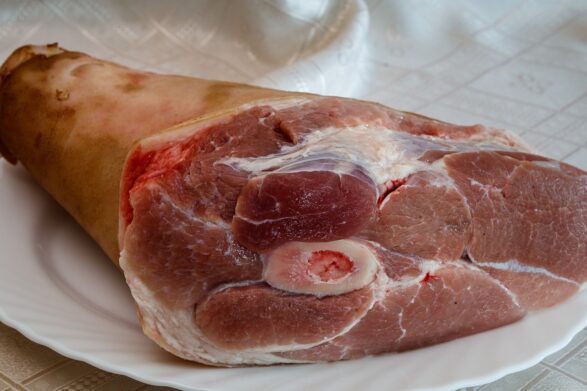 Reteta Rulada din ciolan de porc