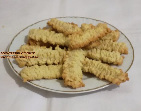 Biscuiti spritati cu unt reteta copilariei