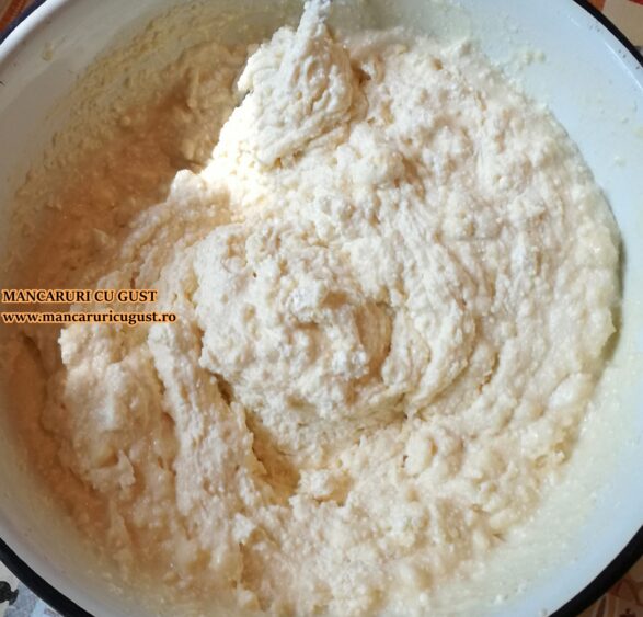 Reteta Papanasi rusesti din branza pufosi si deliciosi
