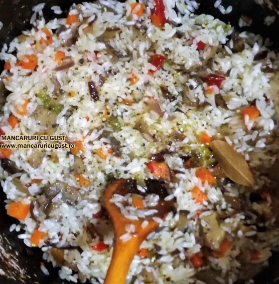 Pilaf cu Ciuperci si Legume Reteta MancaruriCuGust
