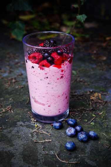 Reteta Smoothie revogorant de zmeura si banana