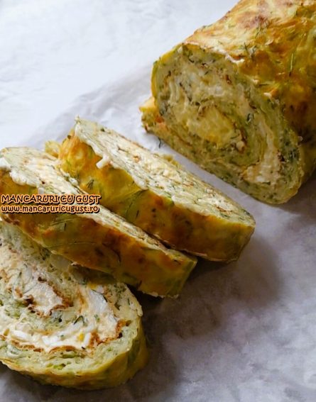 Rulada de dovlecei cu crema de branza topita cu usturoi si mamar verde